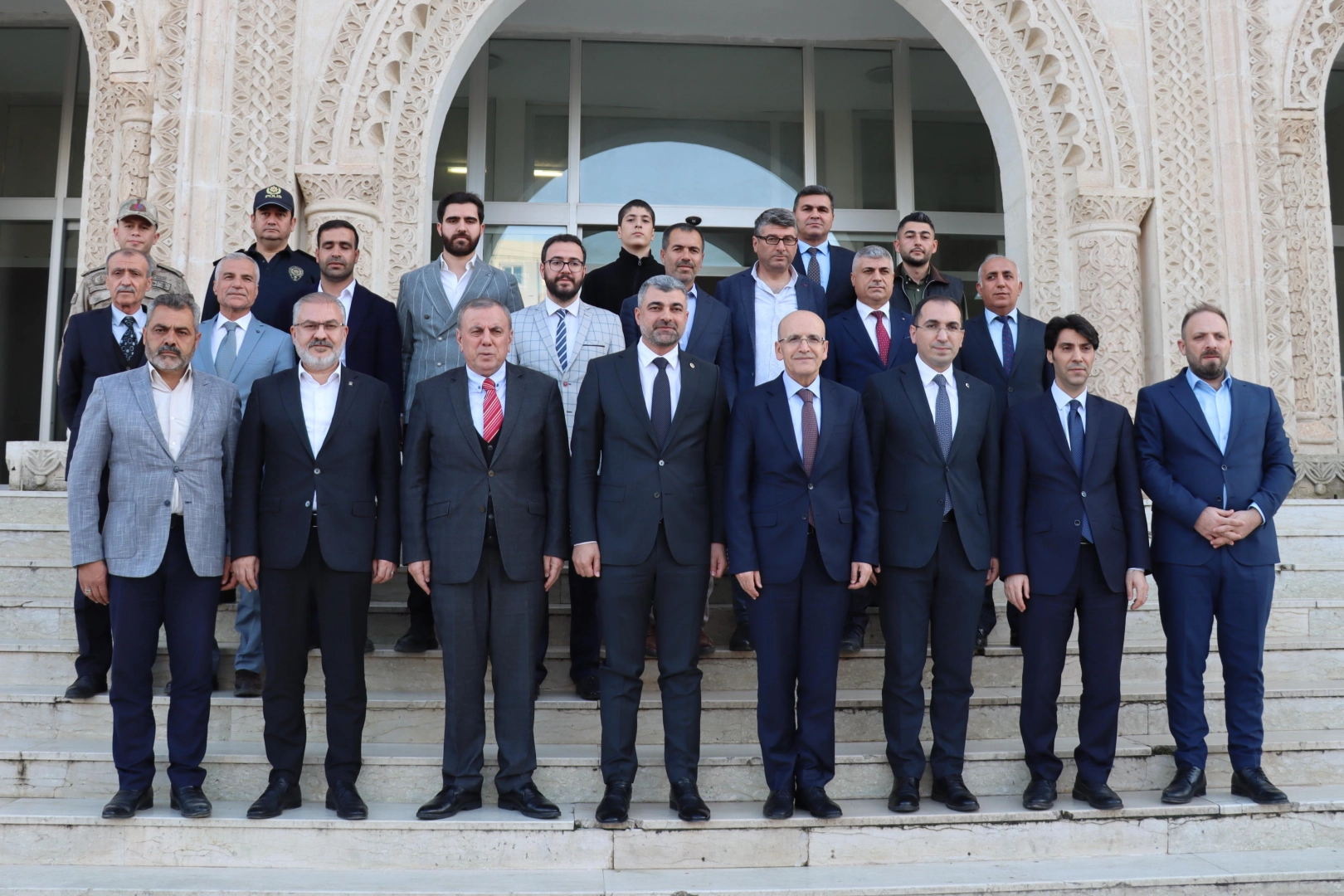 Hazine ve Maliye Bakanı Mehmet Şimşek, Mardin’in Midyat ilçesine geldi.