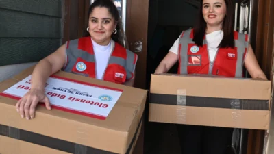 Manisa Büyükşehir Belediye Başkanı Ferdi Zeyrek, Muradiye Mahallesi’nde düzenlenen iftar