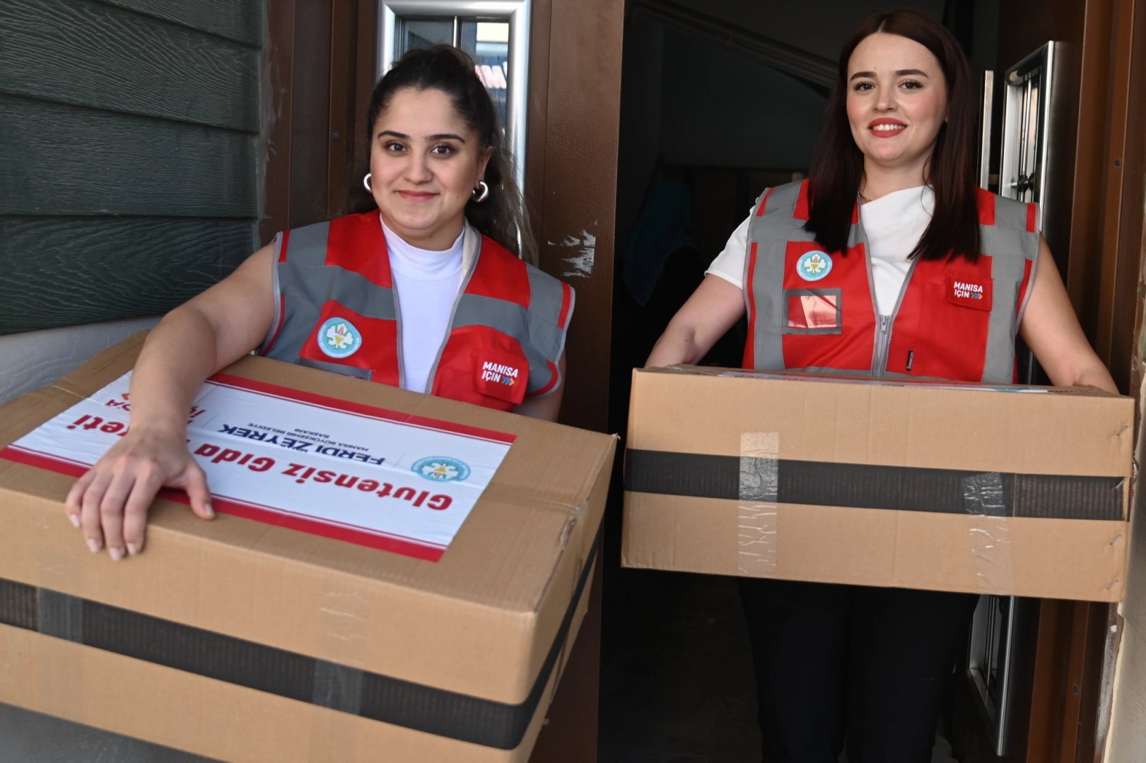 Manisa Büyükşehir Belediye Başkanı Ferdi Zeyrek, Muradiye Mahallesi’nde düzenlenen iftar