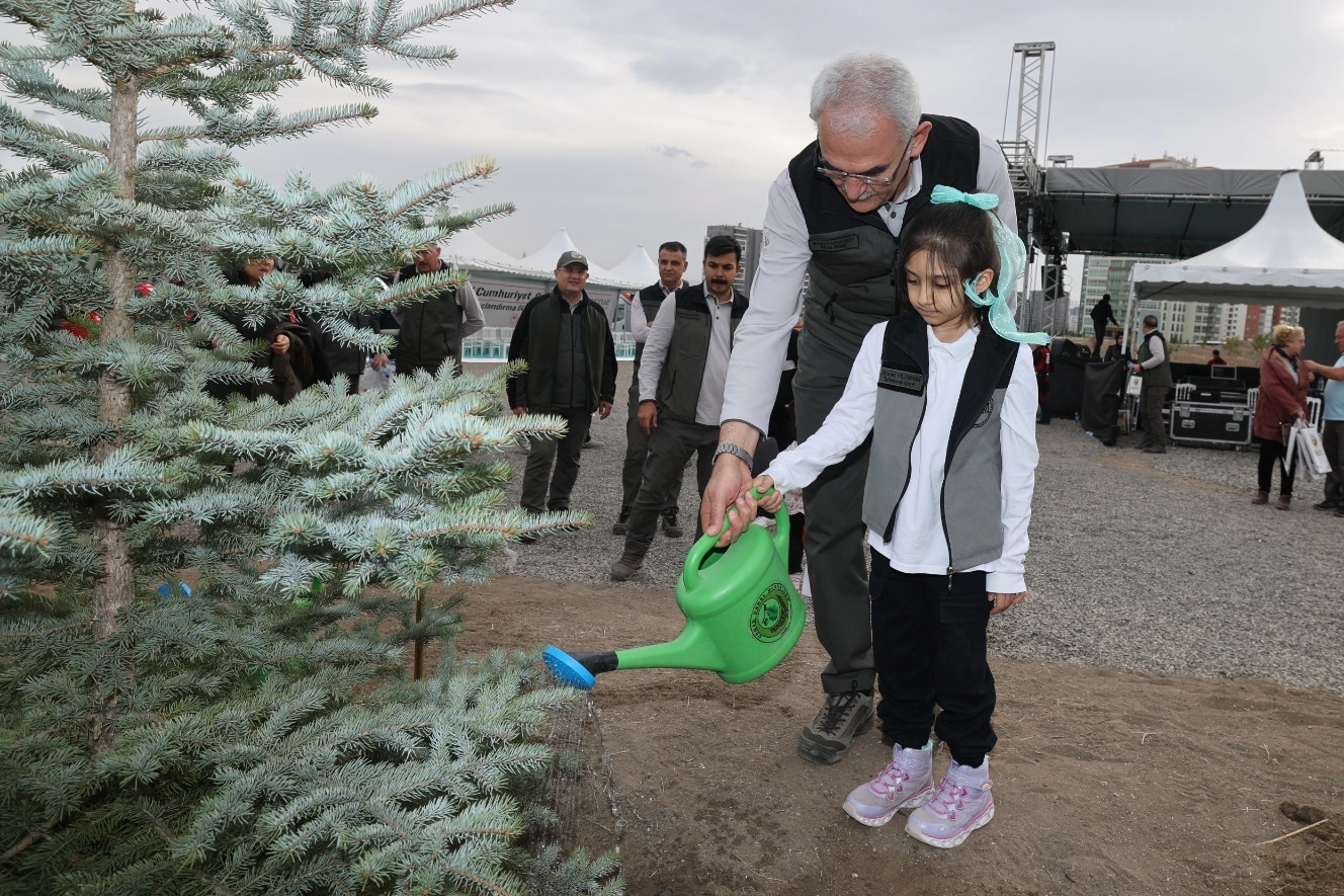 Doğa ve ağaç sevgisini aşılamak için her yıl 21-26 Mart