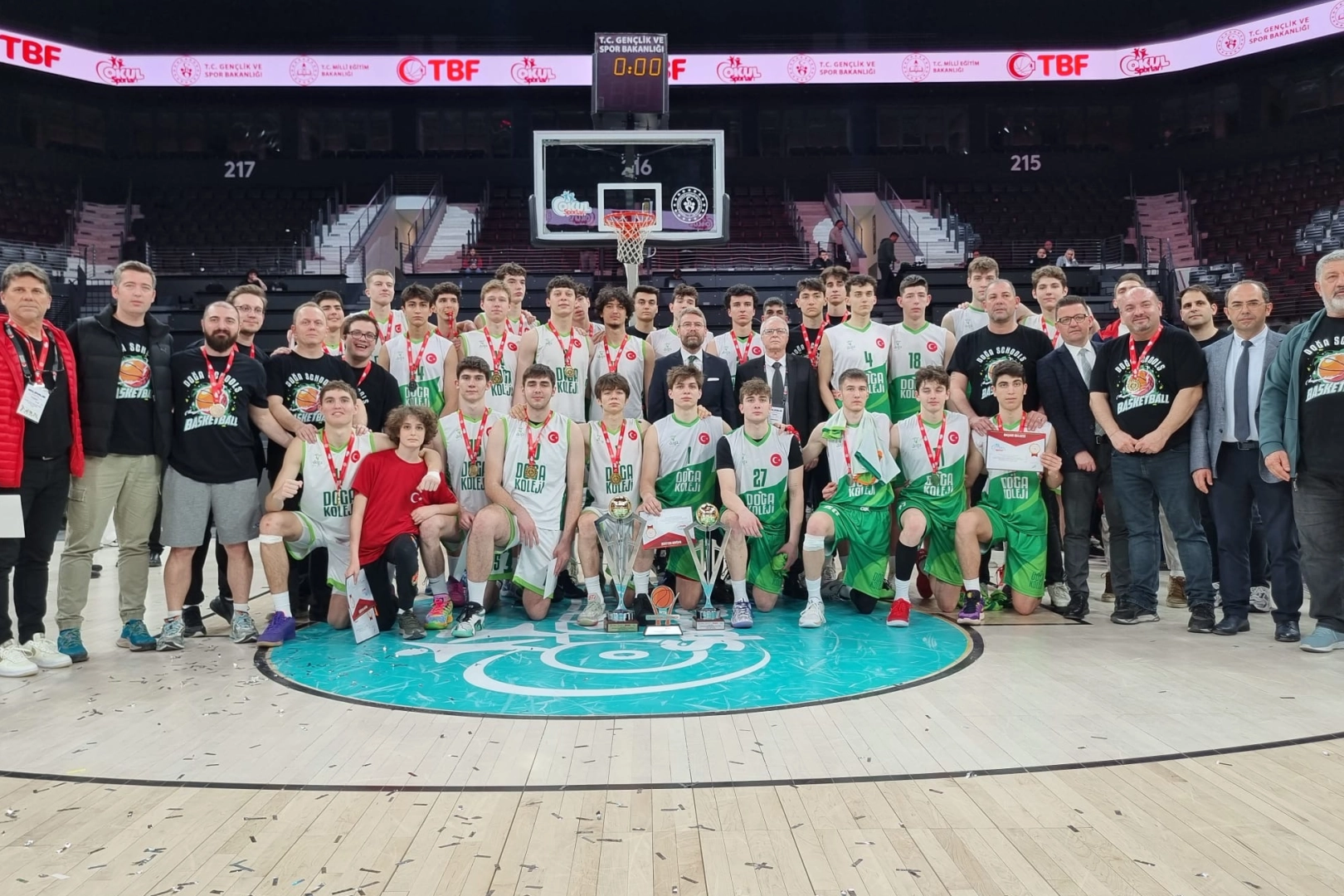 TOFAŞ altyapı oyuncularından oluşan Özlüce Doğa Koleji, İstanbul’da oynanan Liseler