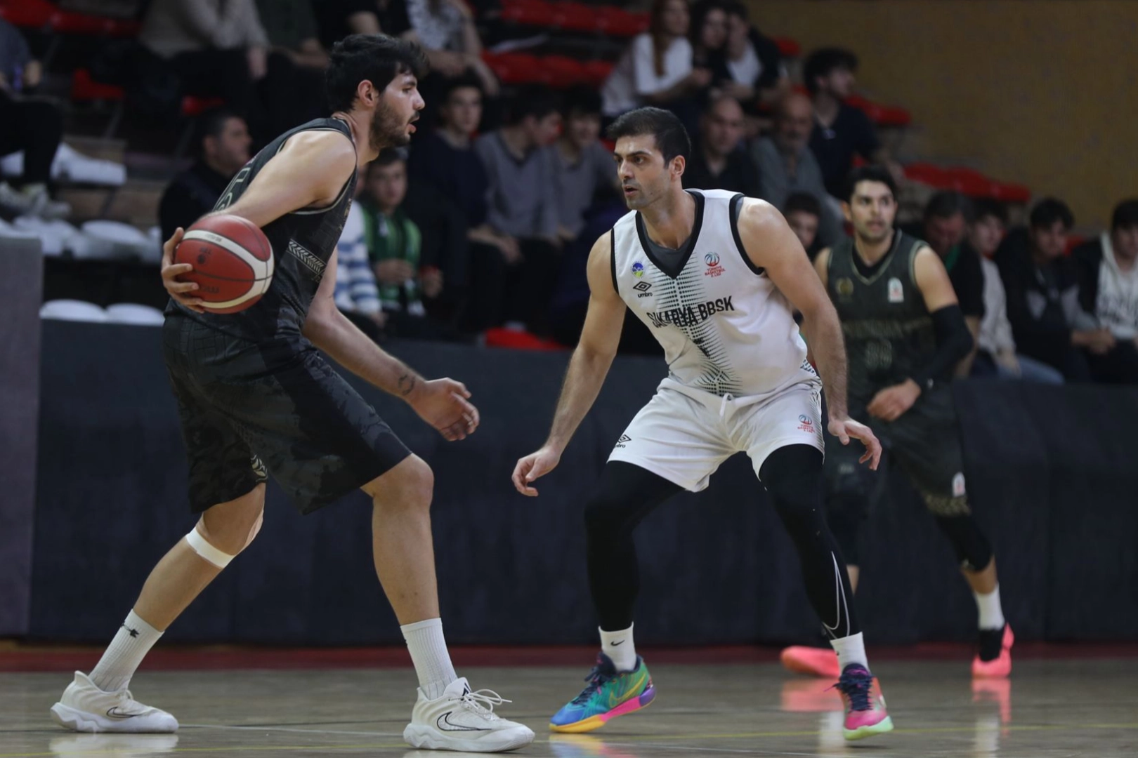 Türkiye Basketbol 2.Ligi Play-Off elemeleri rövanş karşılaşmasında Akhisar Belediyesi’ni 81-71’lik
