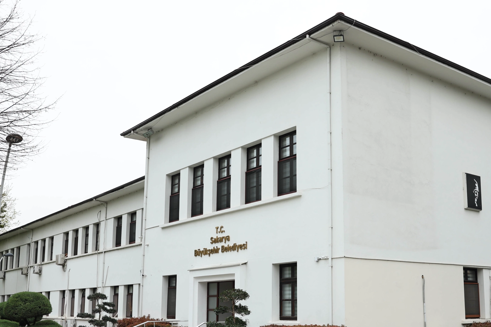 Sakarya Büyükşehir Belediyesi tarafından yapılan açıklamada, “Büyükşehir Belediyesi bürokratlarımızın adı