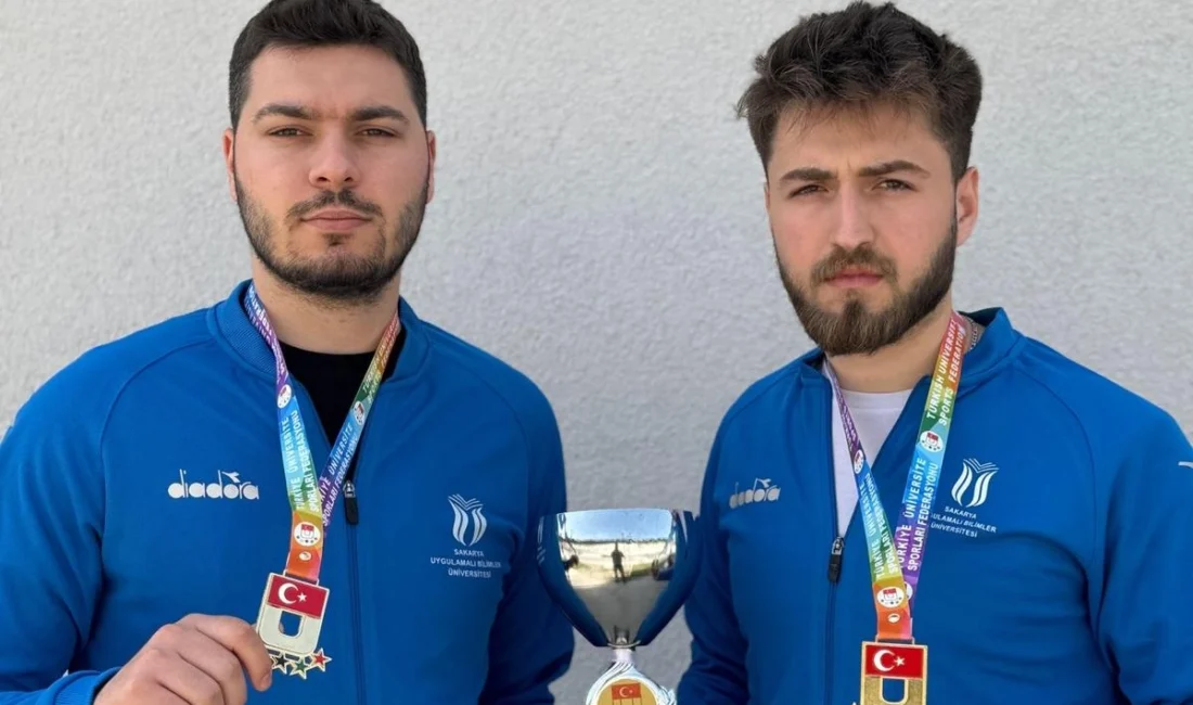 Sakarya Büyükşehir Belediyesi Karate sporcuları Umut Demirci ve Muzaffer Talha