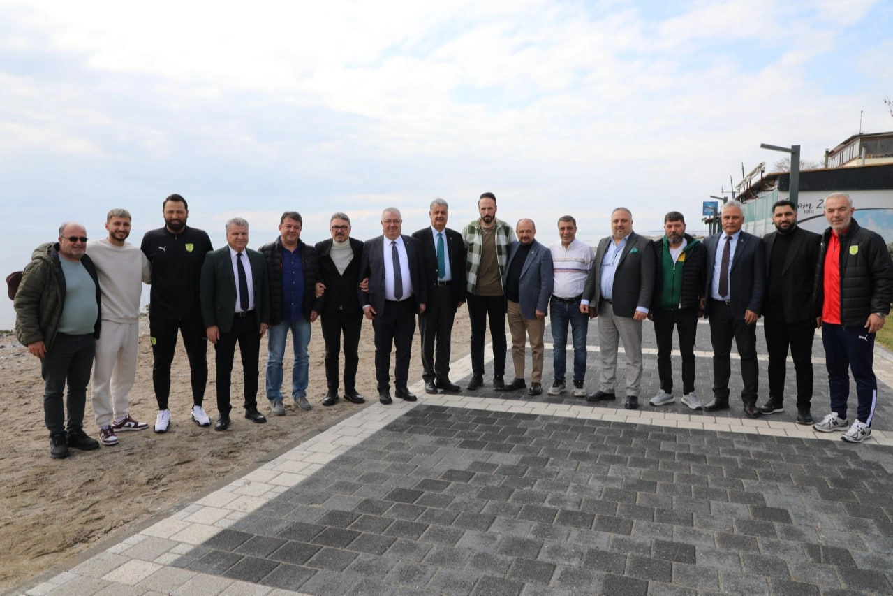 Balıkesir Edremit Belediye Başkanı Mehmet Ertaş ve 1966 Edremitspor yönetimi