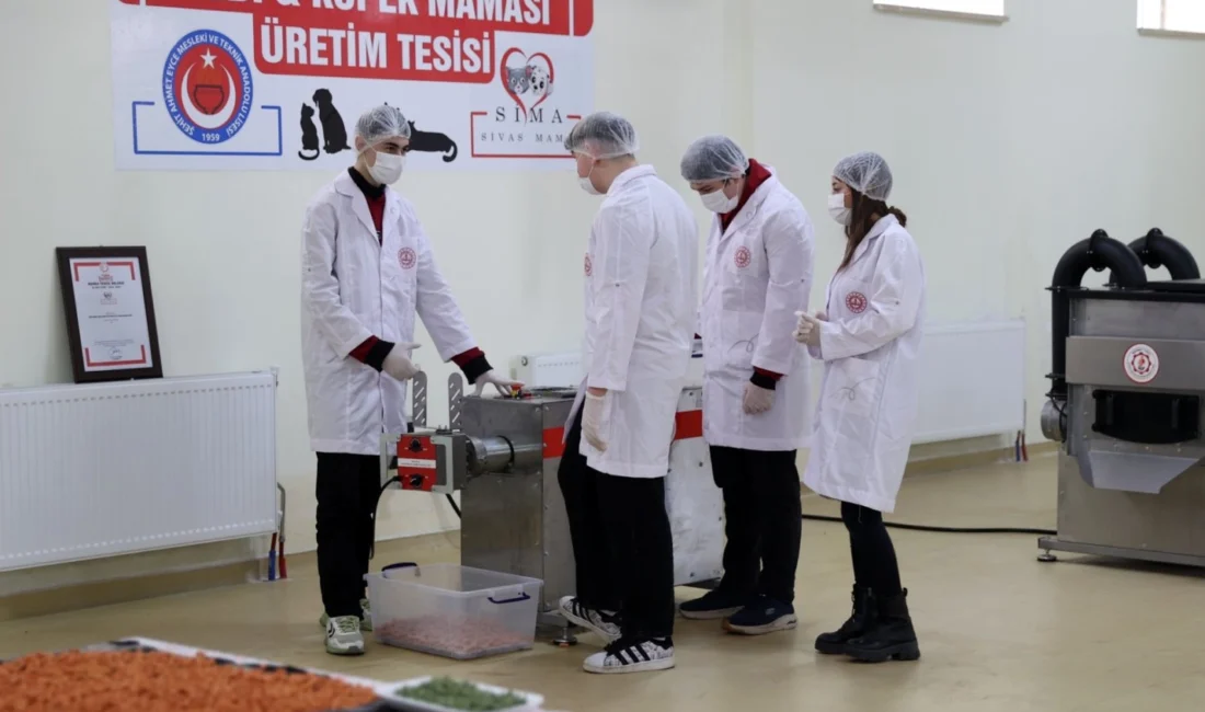 Sivas’ta yemek artıklarından kedi ve köpek maması üreten Şehit Ahmet