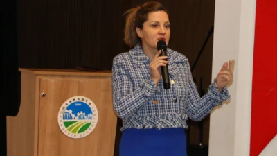 Sakarya Büyükşehir Belediyesi’nin Yeşilay Haftası kapsamında lise öğrencilerine madde bağımlılığıyla