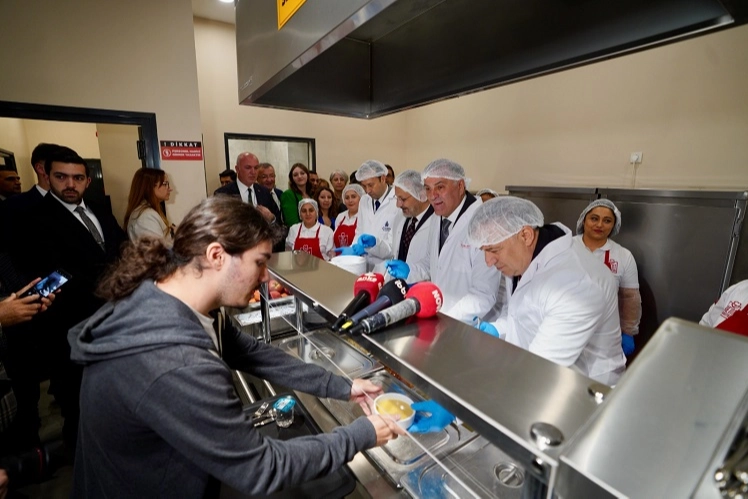 İBB’nin imza projelerinden Kent Lokantaları’nın 18’inci şubesi Eyüpsultan’da hizmete girdi.