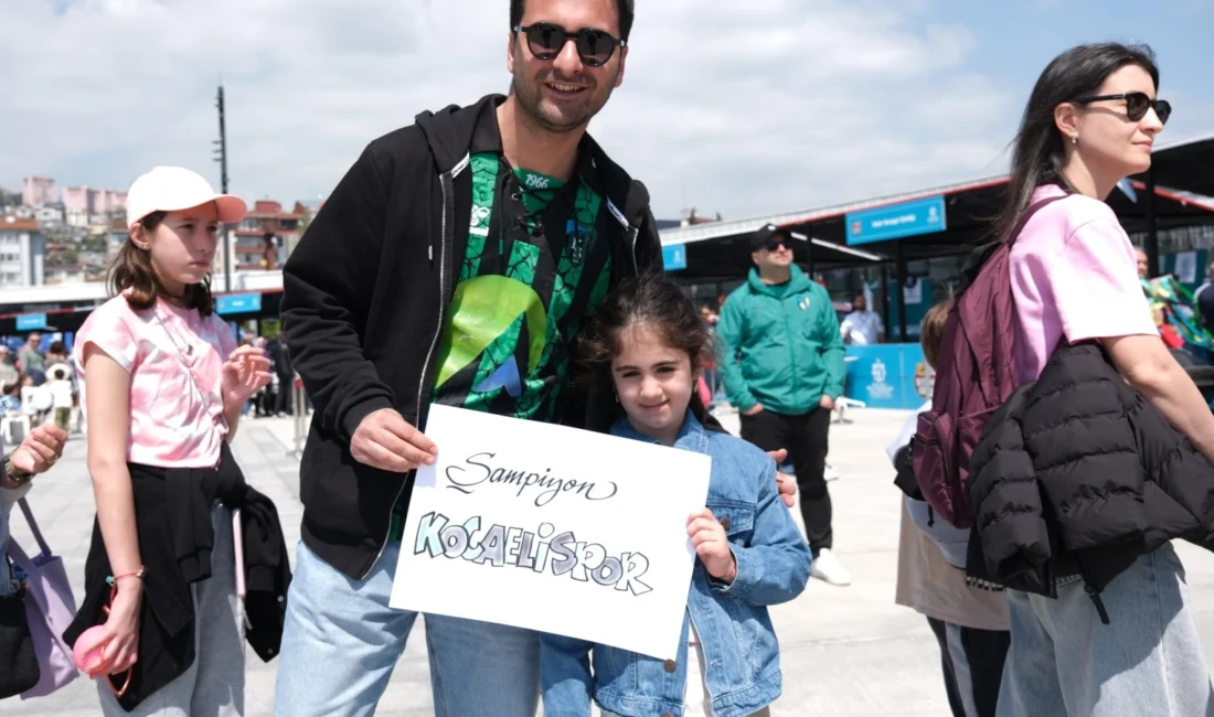 Kocaeli Büyükşehir Belediyesi’nin düzenlediği 23 Nisan şenliklerinde şampiyon Kocaelispor, karikatür