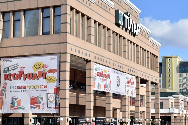 Uluslararası İstanbul Kitap Fuarı, onur yazarı olarak Murathan Mungan’ı ağırlarken