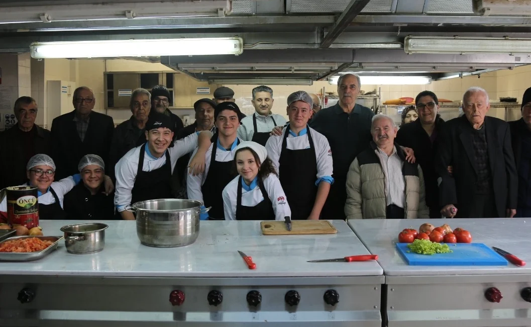 Efes Selçuk Belediyesi Akıncılar Huzurevi sakinleri, İzmir İl Eğitim Müdürlüğü’nün