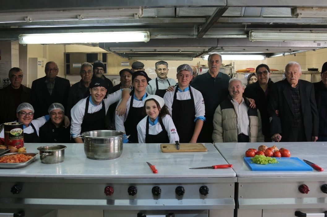 Efes Selçuk Belediyesi Akıncılar Huzurevi sakinleri, İzmir İl Eğitim Müdürlüğü’nün