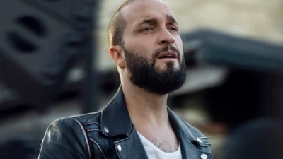 Berkay, 14’ncü Alaçatı Ot Festivali kapsamında sahne aldı ve dinleyicilerine