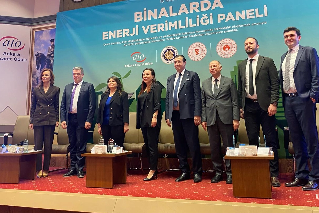 Ankara’da düzenlenen “Binalarda Enerji Verimliliği” panelinde, çevre koruma, sürdürülebilir kalkınma