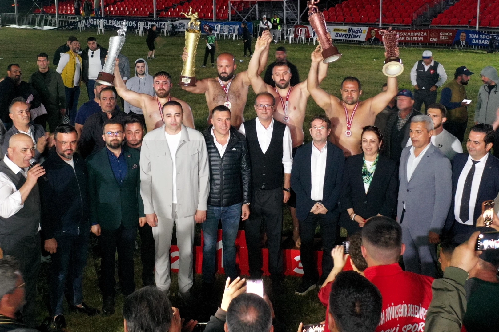 Antalya’nın Gazipaşa ilçesinde bu yıl 3’üncüsü düzenlenen Gazipaşa Yağlı Pehlivan