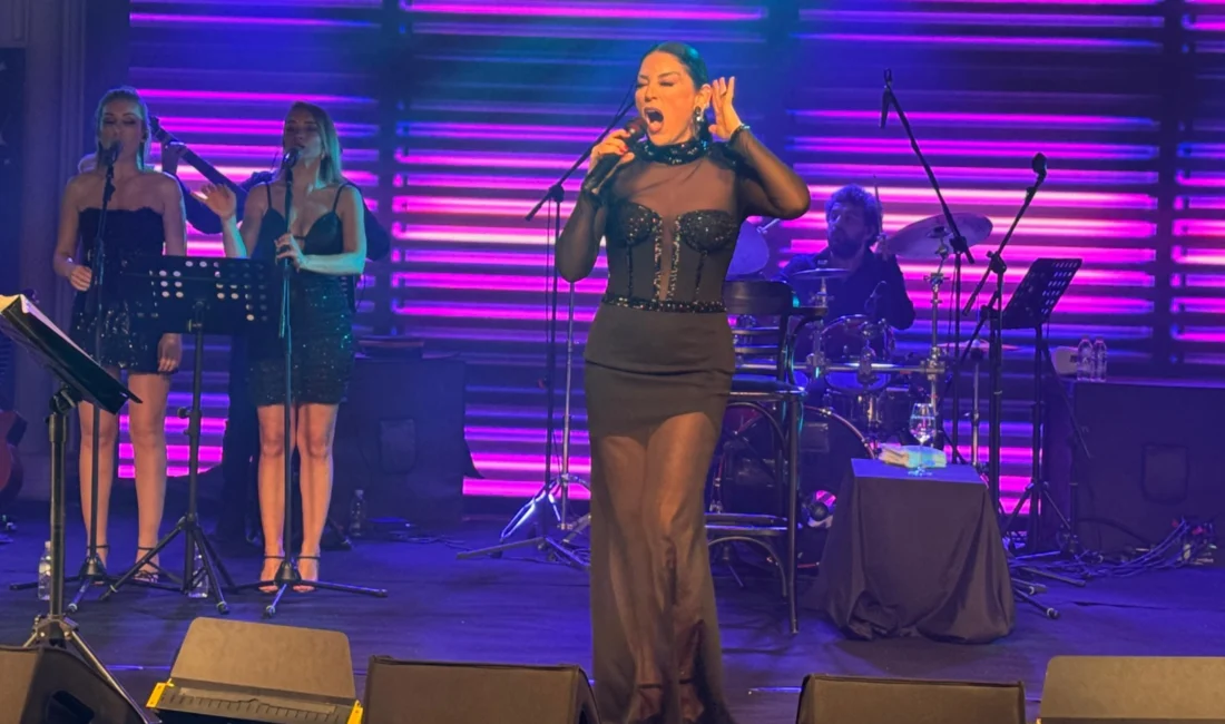 Bayram programında sahne performasıyla göz dolduran Aşkın Nur Yengi, hayatını
