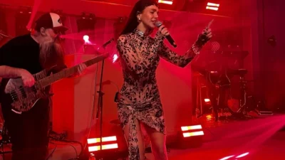 Son dönemde adından sıkça söz ettiren ve sahnelerin yükselen yıldızı