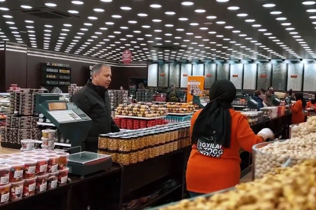 İçişleri Bakanı Ali Yerlikaya, yerli ve milli ürünlere ve esnafa