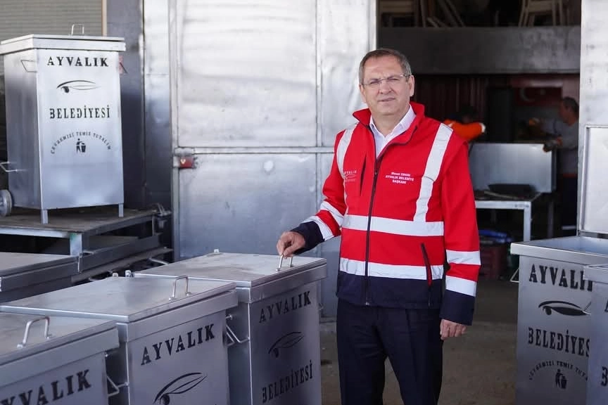 Ayvalık Belediyesi’nin yeni “Konteyner Üretim Atölyesi”nde metal ve galvaniz çöp