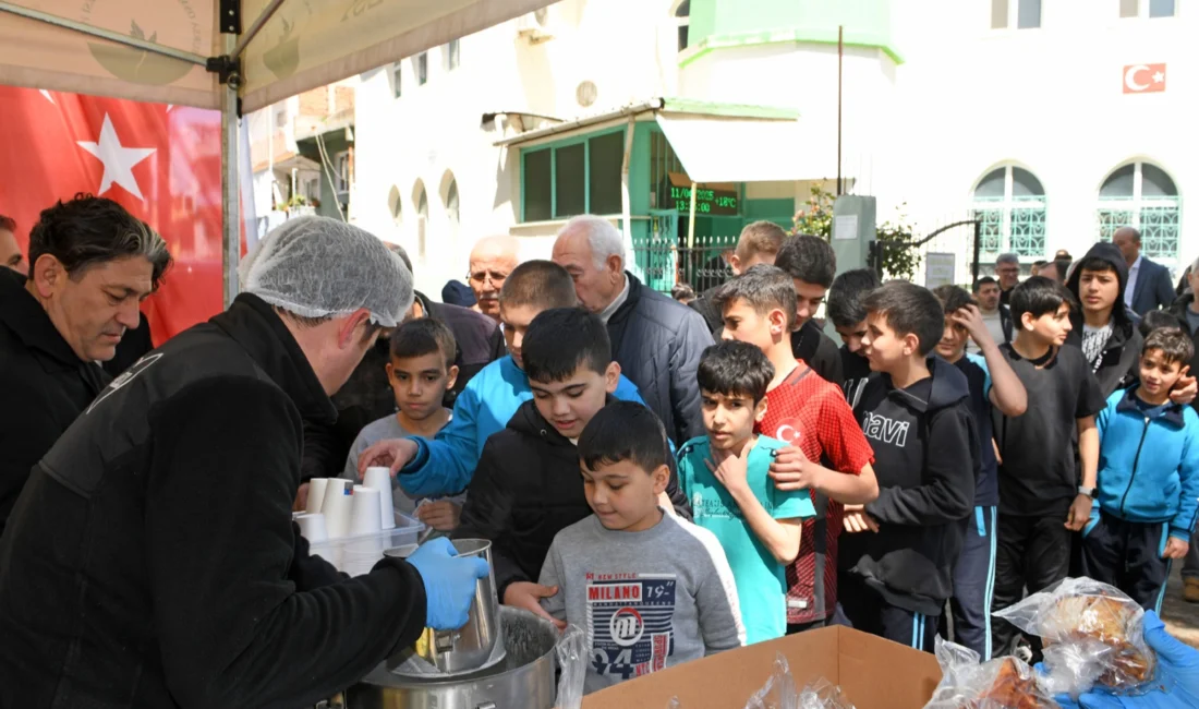 Bursa Osmangazi Belediye Başkanı Erkan Aydın, Fatih Mahallesi’ni ziyaret ederek