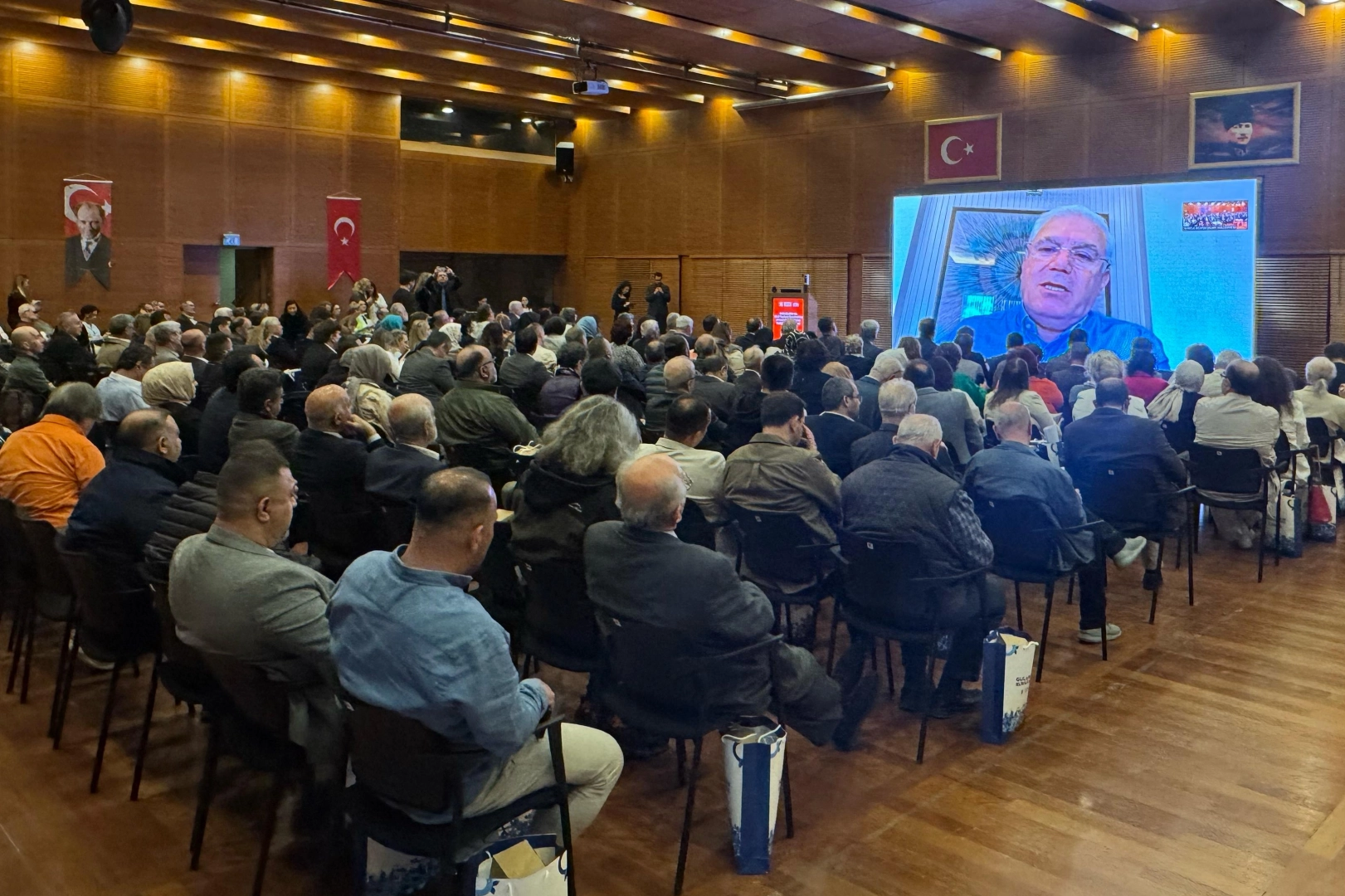 Bursa Büyükşehir Belediye Başkanı Mustafa Bozbey, sivil toplum kuruluşlarının güçlenmesinin