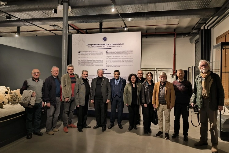 Basın ve müzik dünyasının duayen isimlerinden Bektaş Türk İzmir Kültür