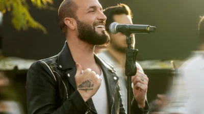 Berkay, 14’ncü Alaçatı Ot Festivali kapsamında sahne aldı ve dinleyicilerine