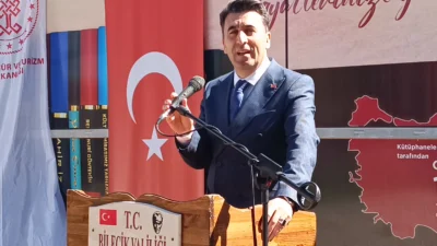 Bilecik Pazaryeri ilçesinde halk kütüphanesi açılışına katılan Bilecik Valisi Şefik