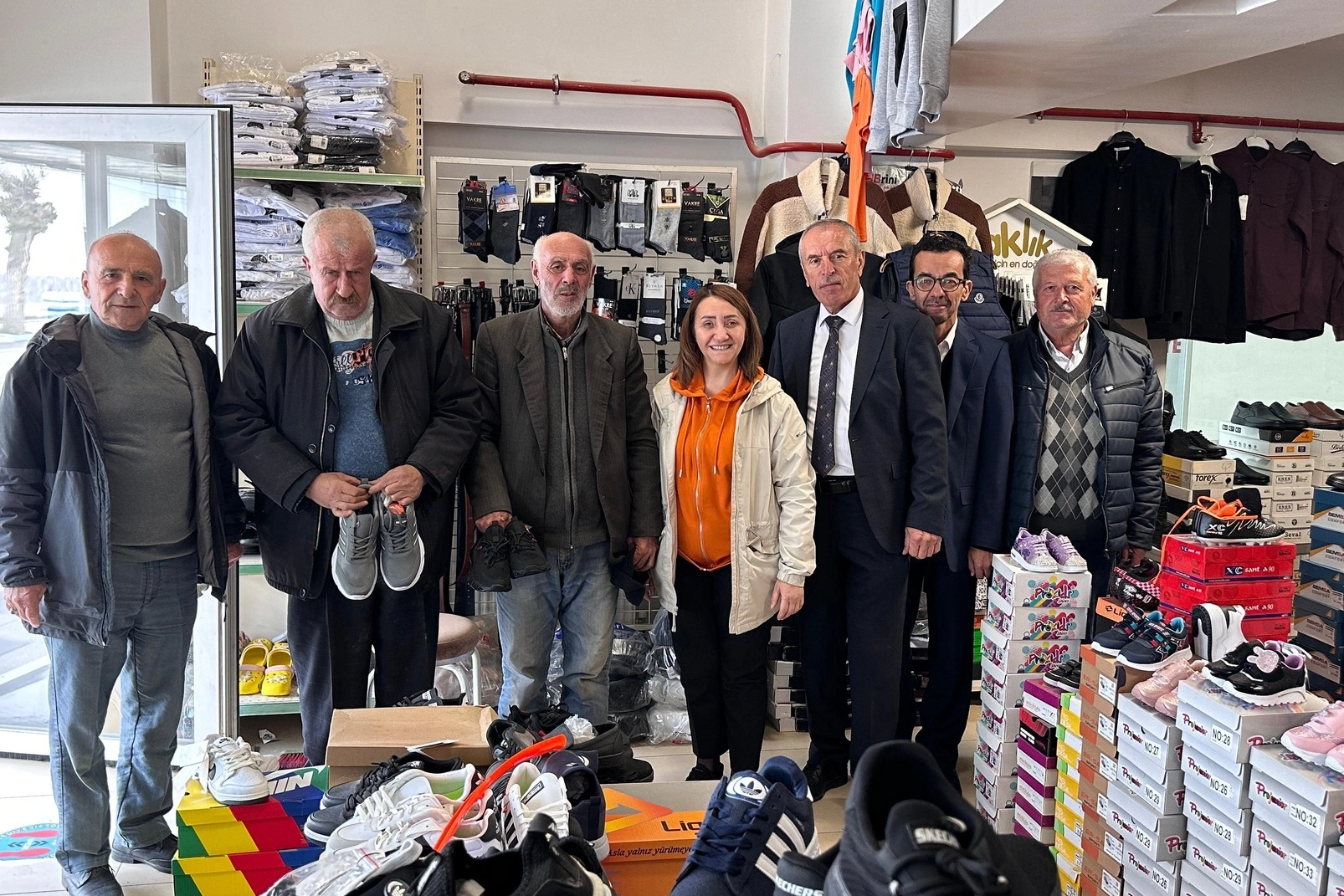 Bilecik’in Pazaryeri Belediye Başkanı Zekiye Tekin, CHP Genel Başkanı Özgür