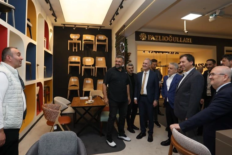 Bu yıl 52’ncisi düzenlenen Uluslararası İnegöl Mobilya Fuarını ziyaret eden