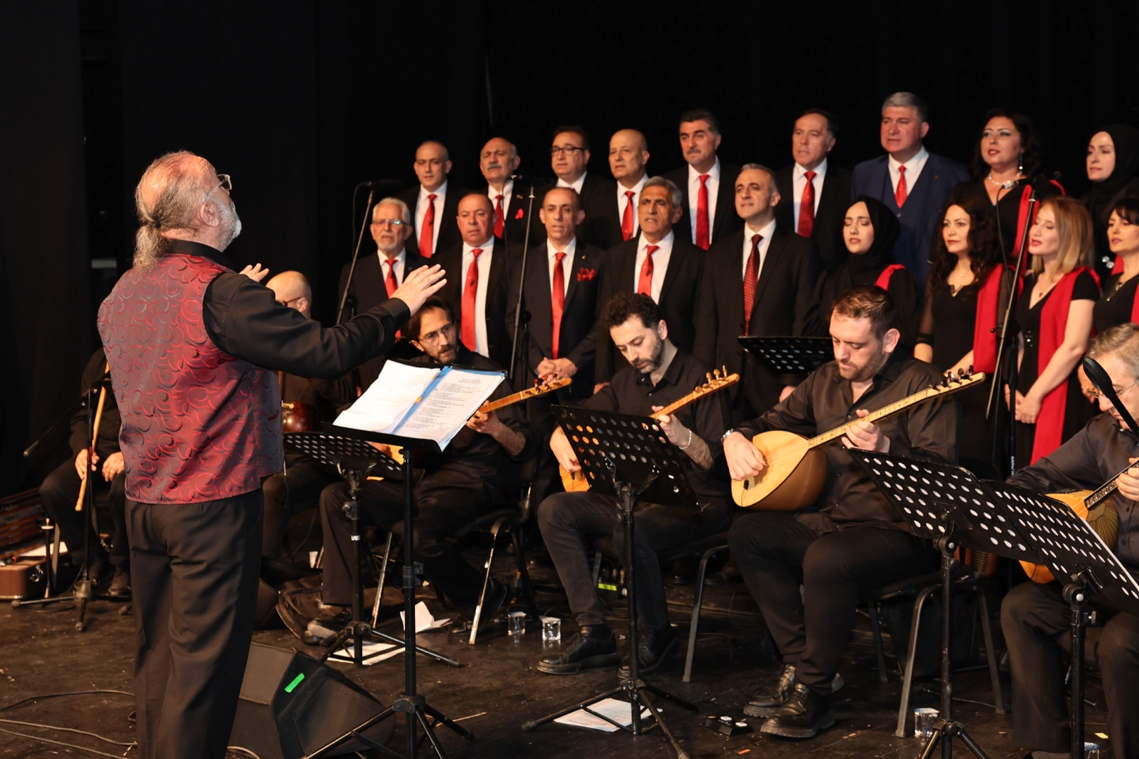 Bursa Nilüfer Belediyesi Türk Halk Müziği Korosu, Şef Yaşar Kemal