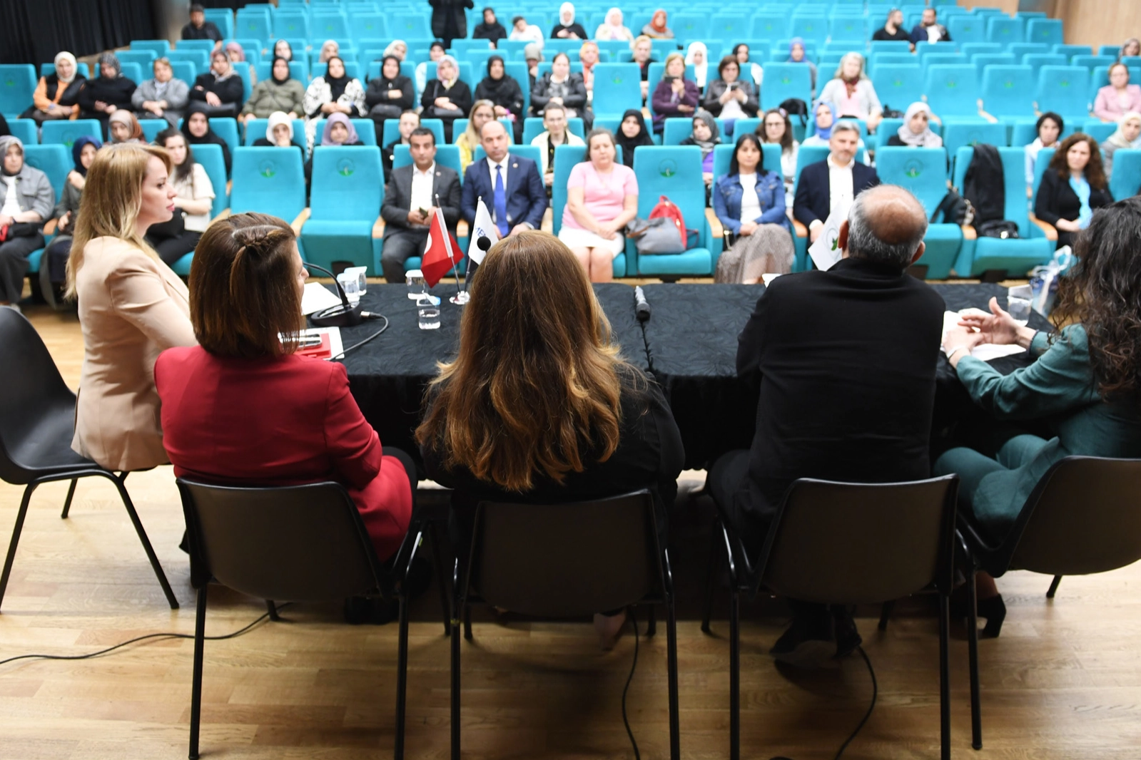 Bursa Osmangazi Belediyesi, düzenlemiş olduğu “Kendi Hikayeni Kansersiz Yaz” söyleşisi