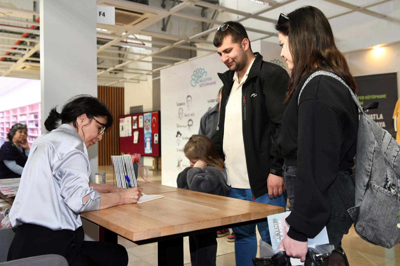 Bursa Osmangazi Belediyesi, 22. Bursa Kitap Fuarı’nda açtığı stantta birbirinden