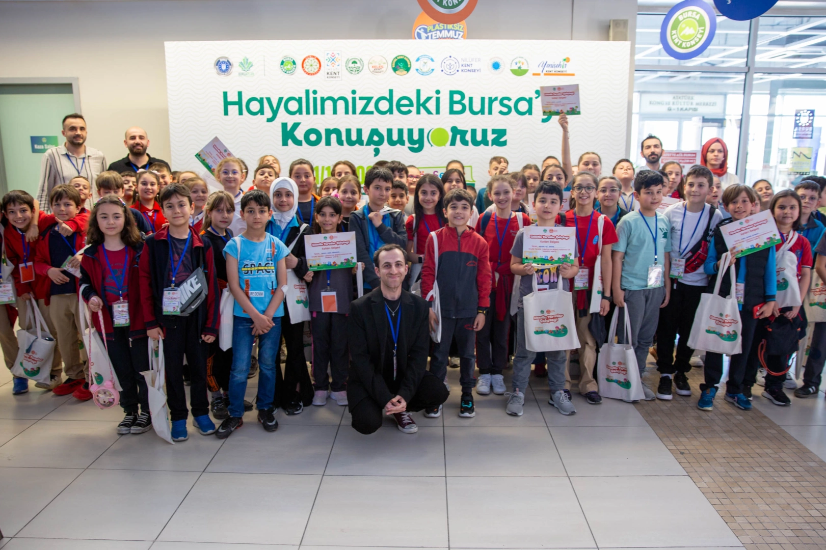 Bursa Kent Konseyi Çocuk Meclisi’nin düzenlediği ‘Umutlu Yarınlar Çalıştayı’nda, hayal