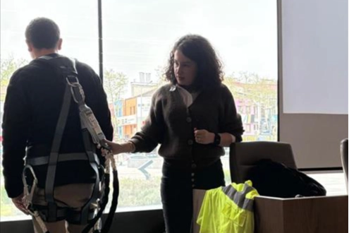Bursa İnegöl Belediyesi’nde farklı birimlerde görev yapan 47 personele “Yüksekte