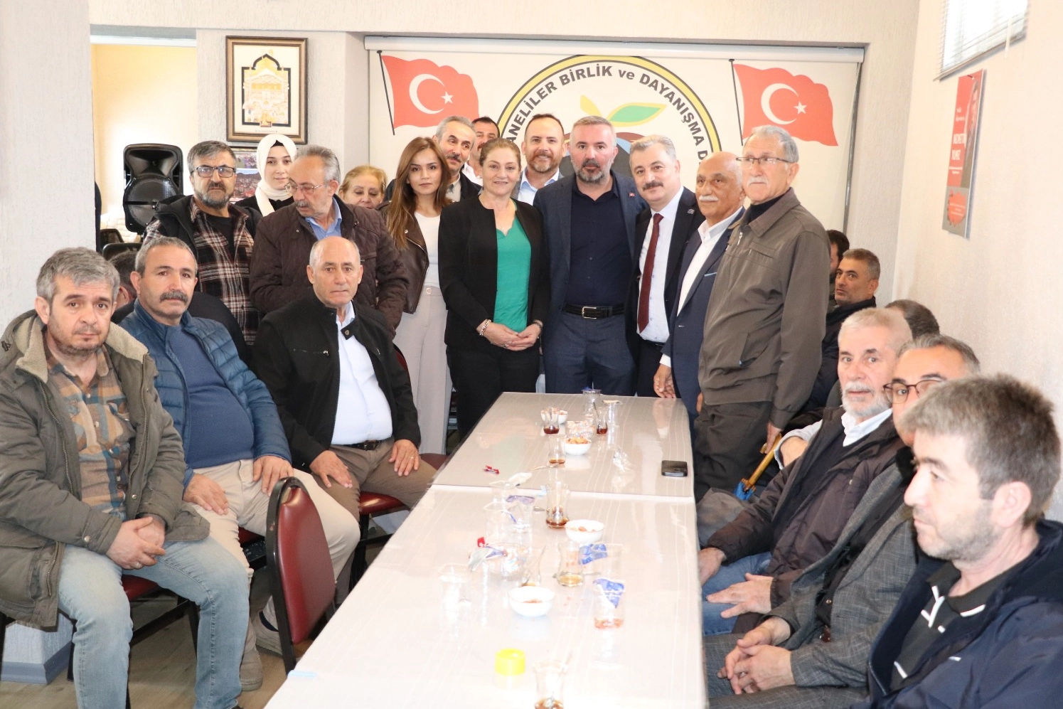 Bursa’da Gümüşhaneliler bayramın üçüncü günü yerel yöneticilerin de katılımıyla bayramlaşma