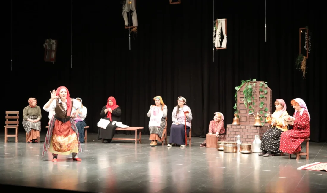 Çayırovalı kadın oyuncuların hazırladığı ve sahnelediği ‘Küçük Köy’ün Büyük Kadınları’