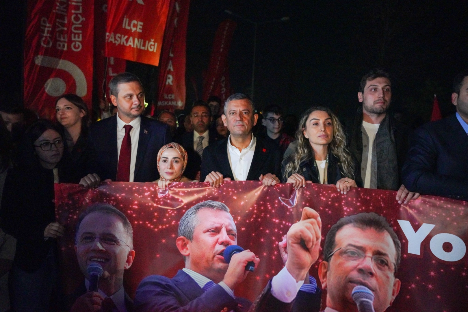 CHP’nin “Millet İradesine Sahip Çıkıyor” sloganıyla başlattığı mitinglerin ikincisi Beylikdüzü’nde