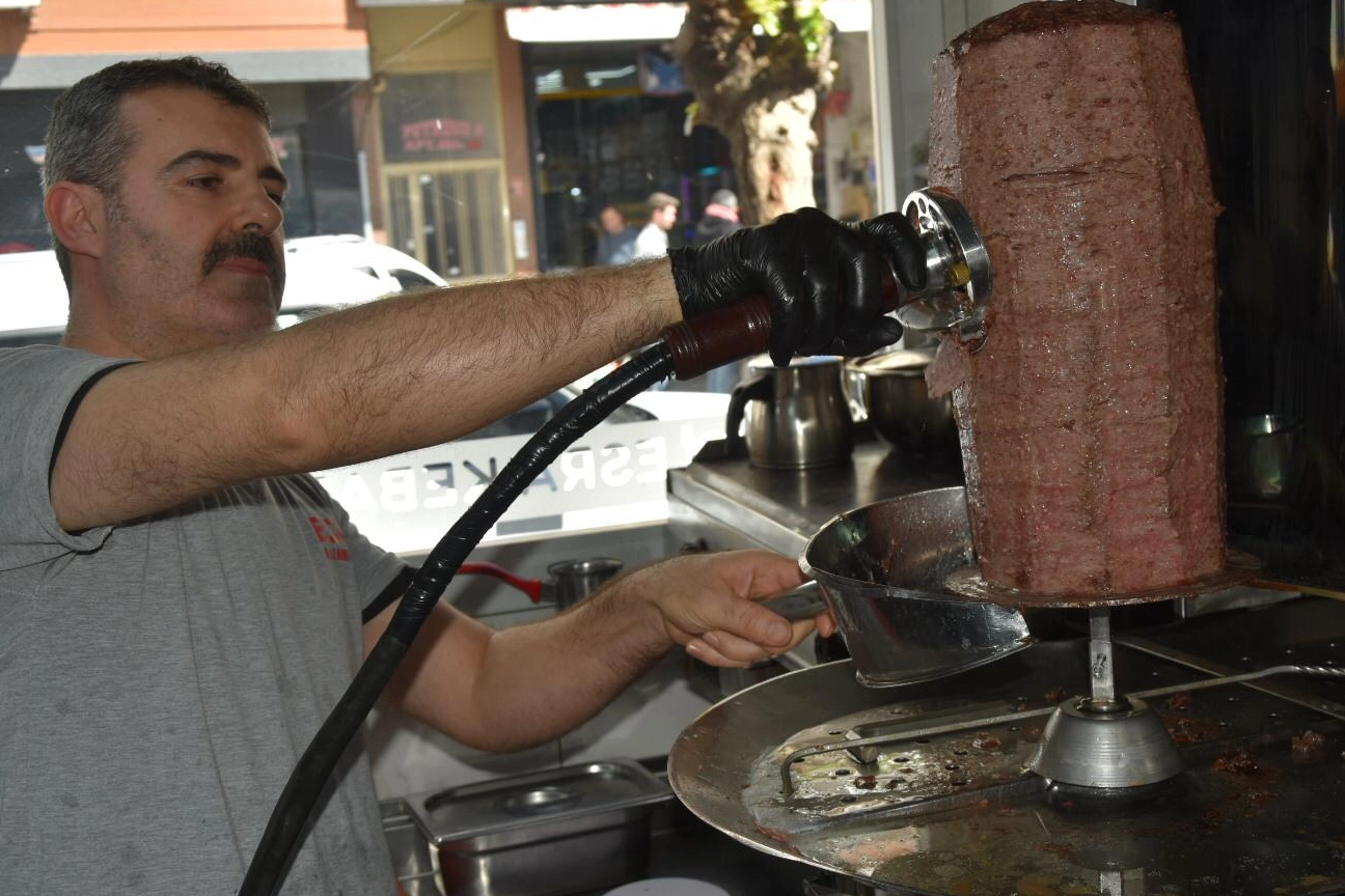 Manisa’da yaşayan 54 yaşında Cevdet Sümen 10 yaşında Siirt İlinin