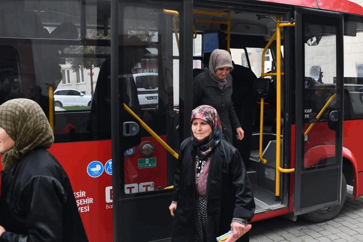 Balıkesir Büyükşehir Belediye Başkanı Ahmet Akın’a Halk Buluşmalarında İvrindi ve