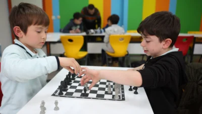 İstanbul’da Bakırköy Belediyesi, sanat alanında gerçekleştirdiği çalışmaları çeşitli eğitimlerle taçlandırmaya