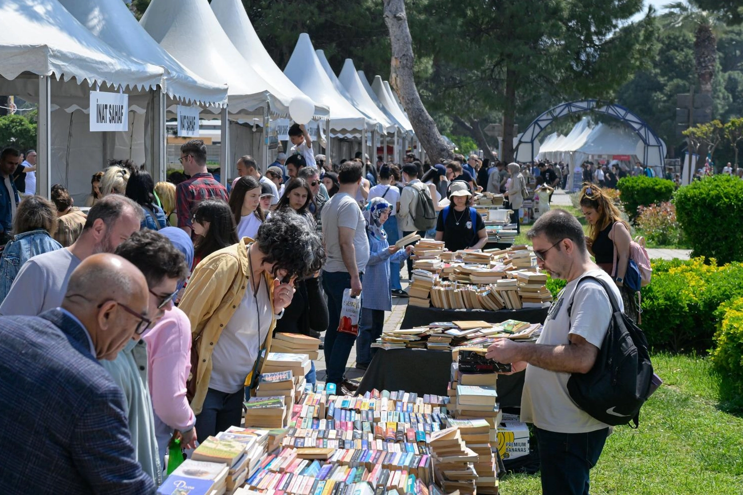 İzmir Büyükşehir Belediyesi’nin düzenlediği İzmir Kitap Fuarı, üçüncü gününde de