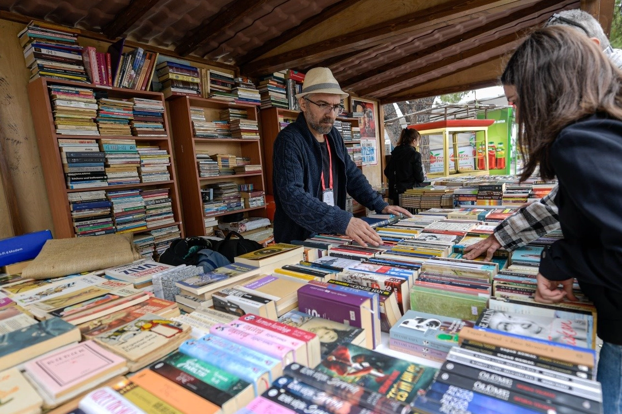 İzmir Büyükşehir Belediyesi tarafından düzenlenen İZKİTAPFEST-5. İzmir Kitap Fuarı, 18
