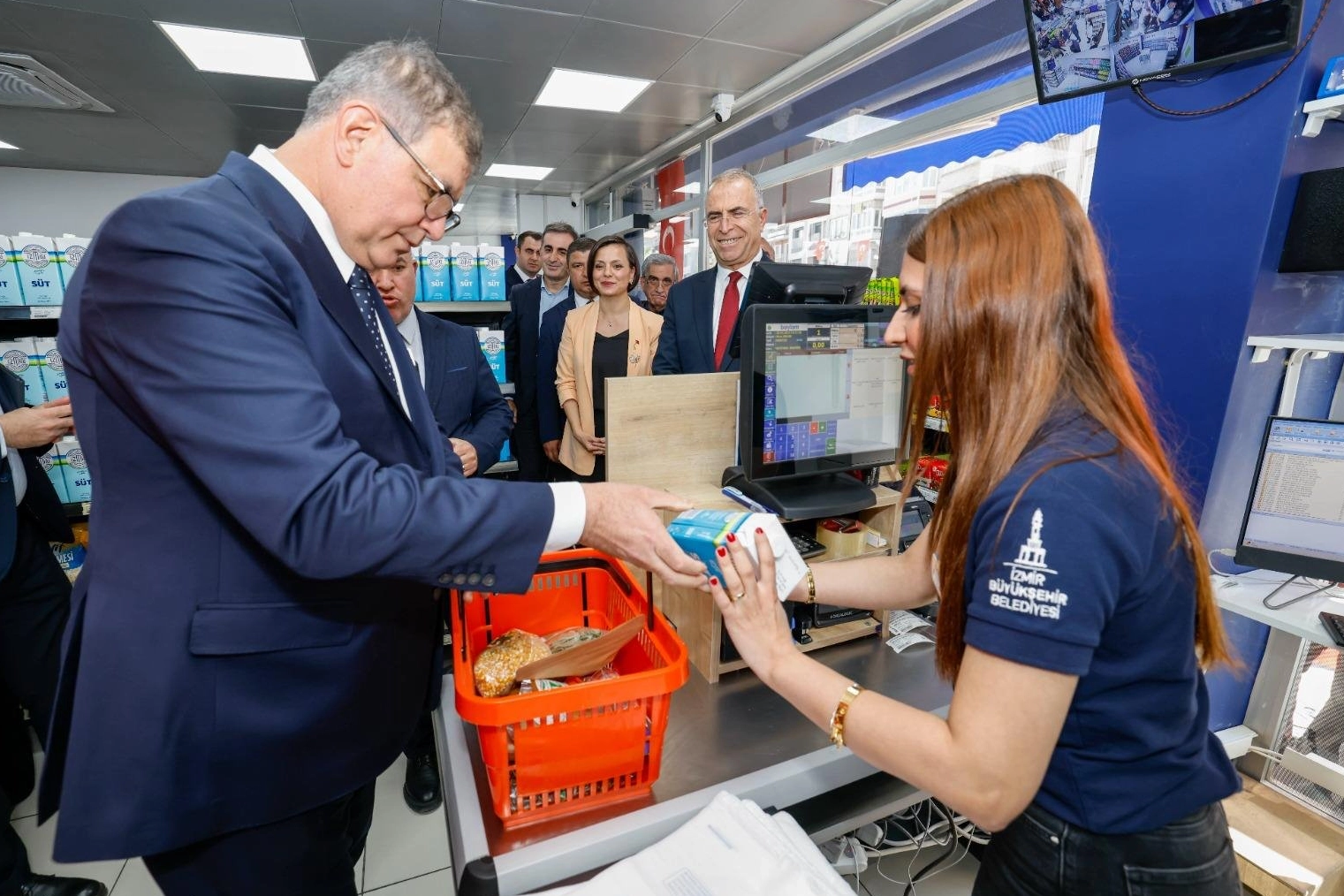 İzmir’de 43 yıl kente hizmet veren tanzim satış mağazalarını İZMAR