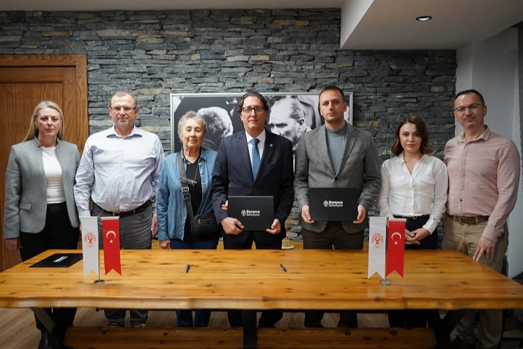 İzmir Bornova Belediyesi ve Dila Yüksel Yürek Atölyesi Derneği, çocuklara