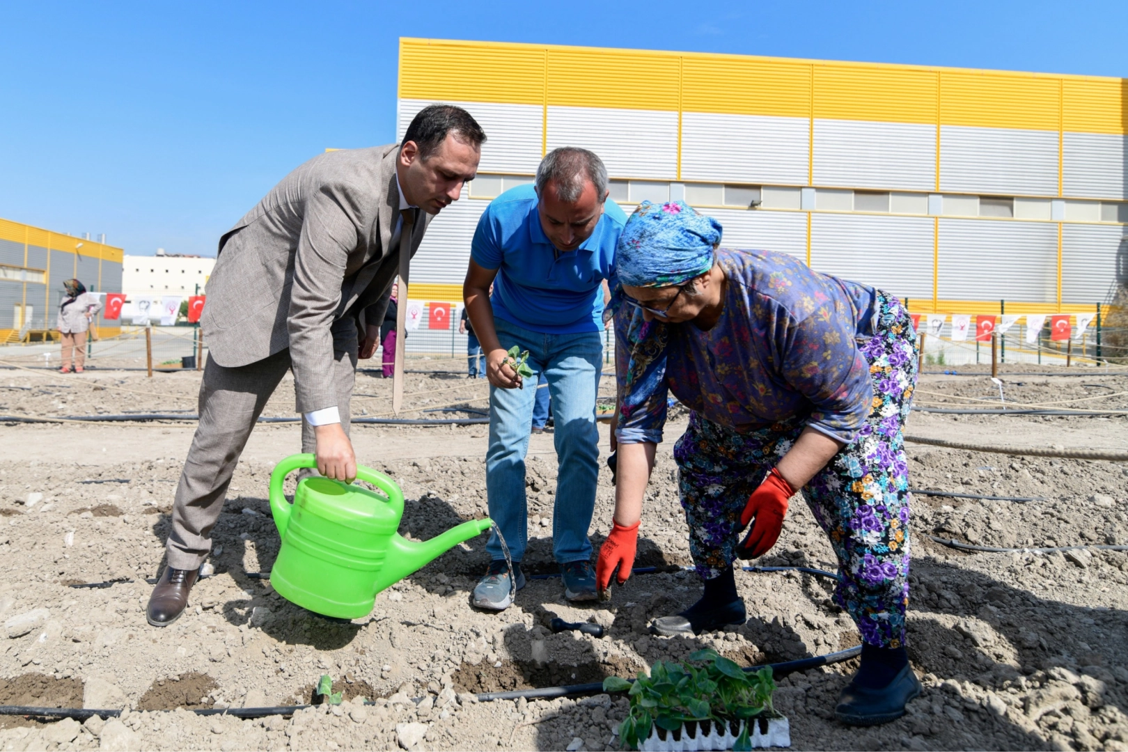 İzmir’de Bornova Belediyesi, Pınarbaşı’nın ardından 52 kadına üretim yapma imkanı