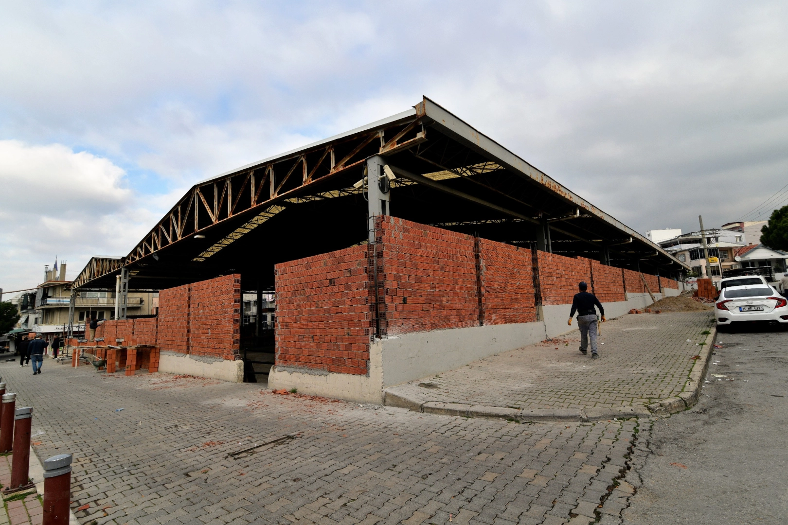 Bornova Belediyesi, hem vatandaşların hem de esnafın daha iyi koşullarda