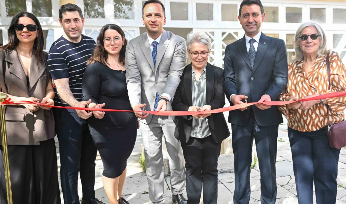 İzmir’de Bornova Belediyesi, Dramalılar Köşkü’nde “Resim ve Seramik Sergisi”ne ev