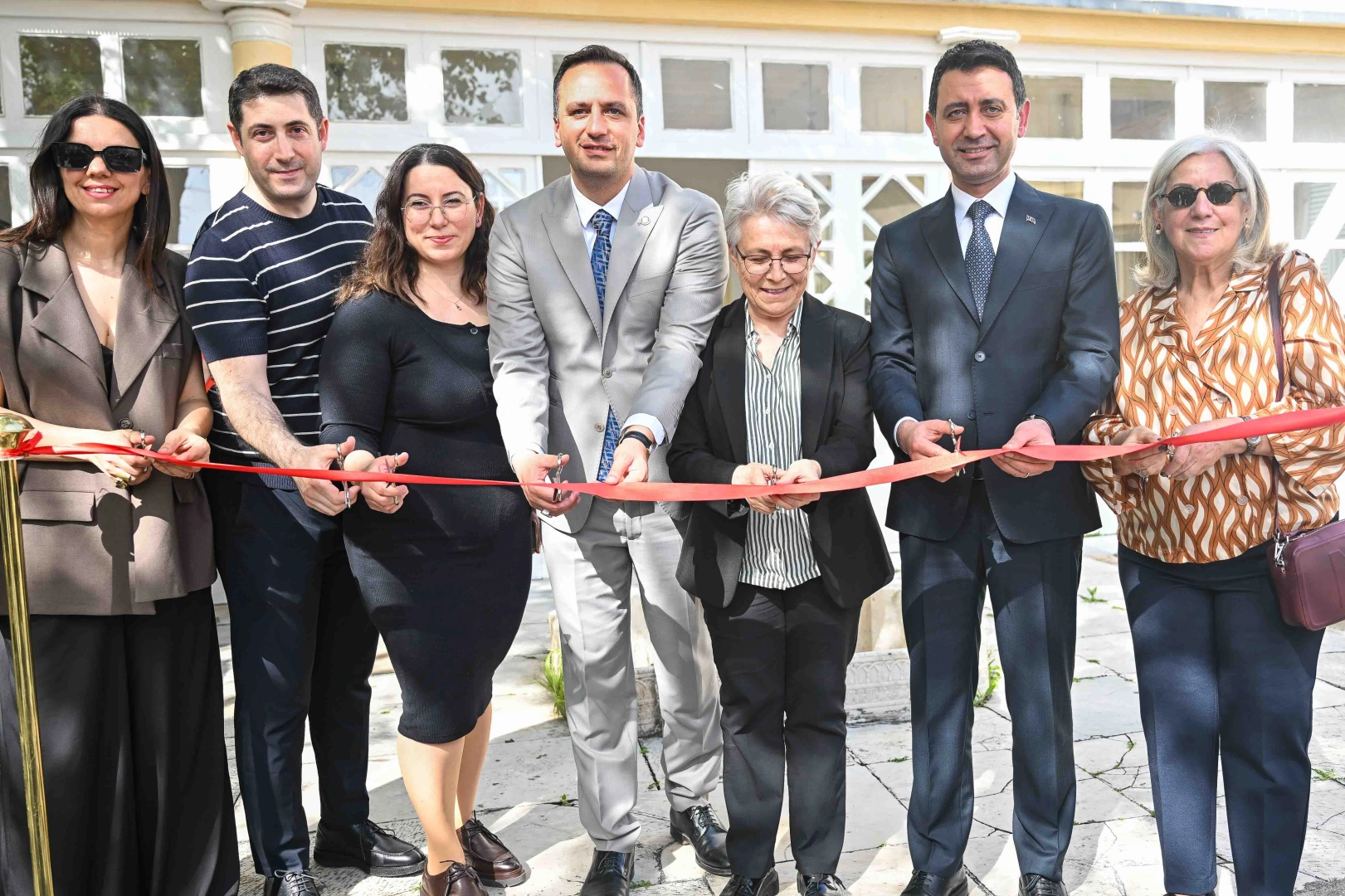 İzmir’de Bornova Belediyesi, Dramalılar Köşkü’nde “Resim ve Seramik Sergisi”ne ev