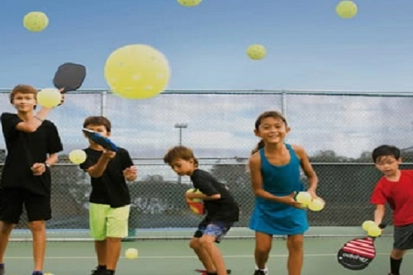 Türkiye’de de sevilerek oynanmaya başlayan, dünyada hızla yayılan Pickleball, İzmir’e